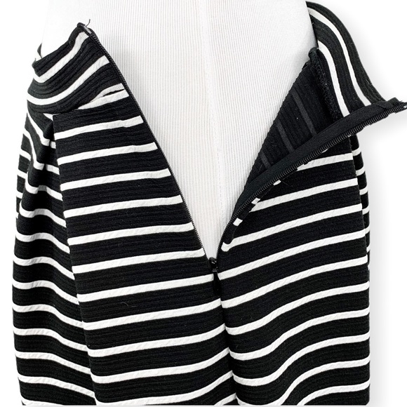 Romeo + Juliet Couture Blk White Stripe Knit Skirt - Picture 6 of 7